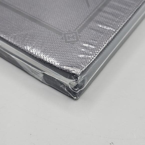 Blizzard Entertainment 2018 The Blizzcon Book A Celebration of Our Community NEW - Picture 8 of 10